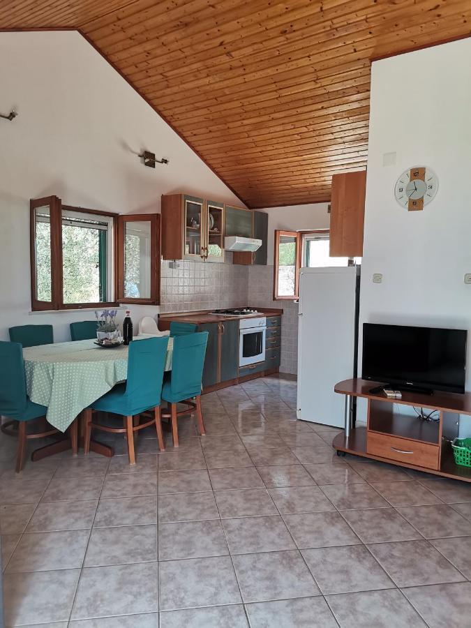 Holiday Home Vineyard House Bol Ngoại thất bức ảnh